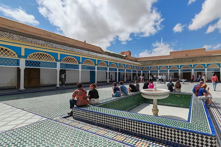 Marrakech: Bahia Palace, Saadian Tombs & Medina