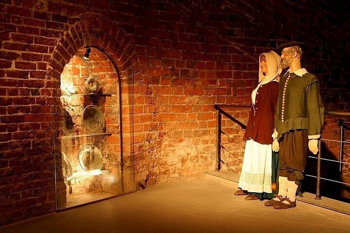Discover Lithuania's Treasures from Klaipeda: Shore Excursion