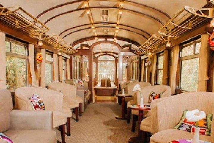ビスタドーム展望台列車でマチュピチュ終日