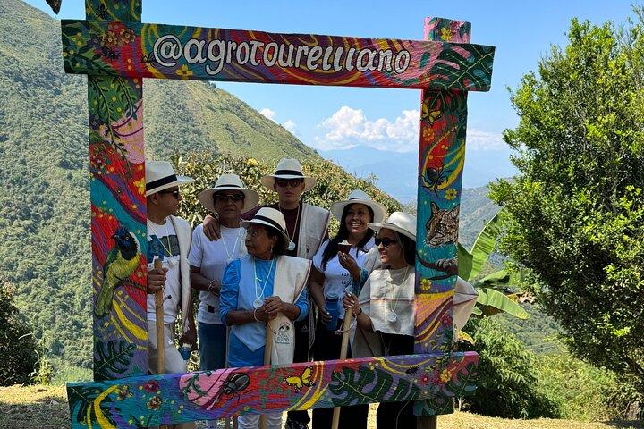 Medellín: Coffee & Fruit Farm Tour | Paisa Lunch & Free Souvenir