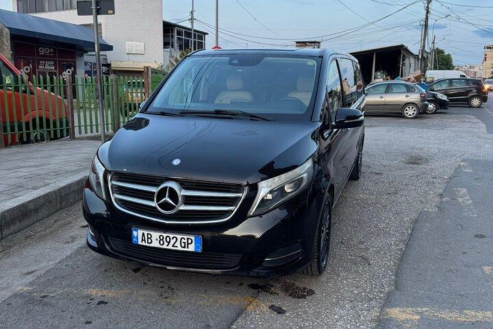 Privat transfer : Tirana (lufthavn eller by) ↔ Kotor