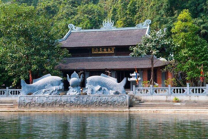 クアン・フー・カウ線香村と香の塔1日ツアー