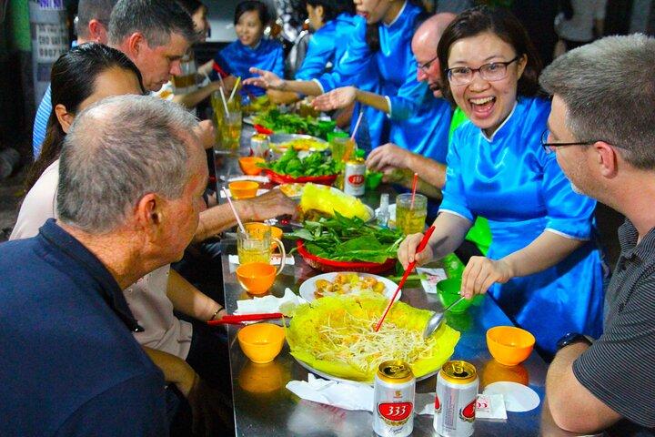 Pluripremiato Saigon Food Tour con GirlPower Drivers | KissTour