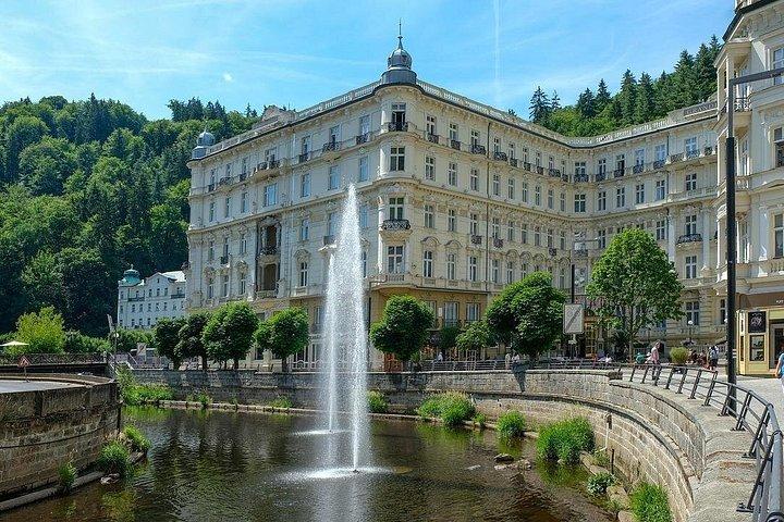 プラハからカルロヴィ・ヴァリへのプライベート日帰り旅行