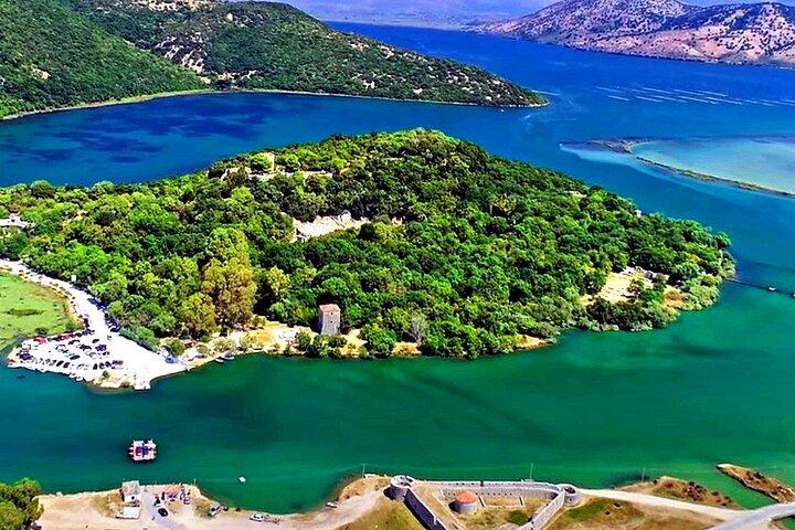 Excursión de un día al sur de Albania: Vlora, Butrint, Saranda y Ojo Azul