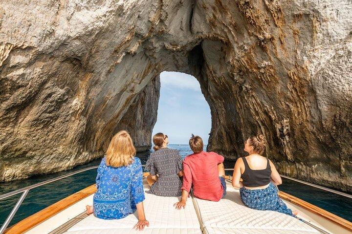 Capri Boat Tour med valgfri Blue Grotto besøg fra Sorrento
