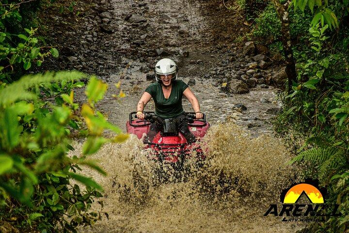 Aventure guidée en VTT – Boue, rivières et nature