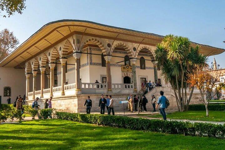 Topkapı Palace and Harem Hosted Entry Ticket Audio Guide