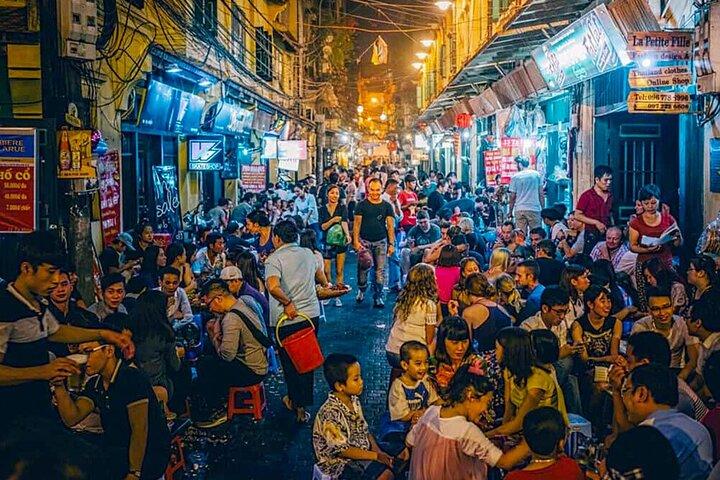 Hanoi Street Food Tour Prueba 6 platos y bebidas locales