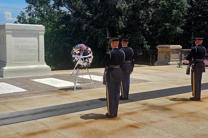 Visita el Cementerio Nacional de Arlington con uno de los mejores guías de DC!