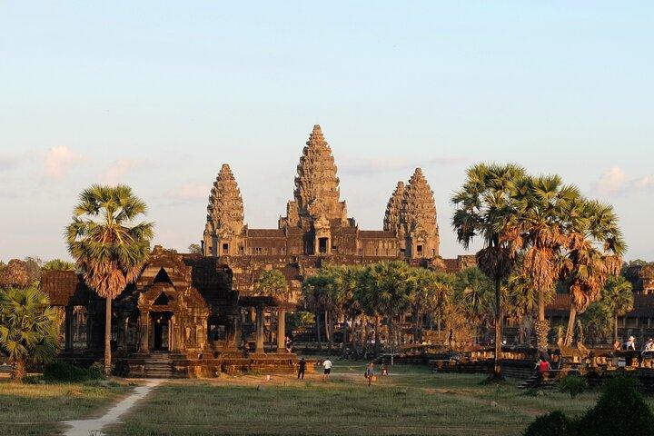 Luxury Private Sunrise or Sunset Private Angkor Wat with Guide