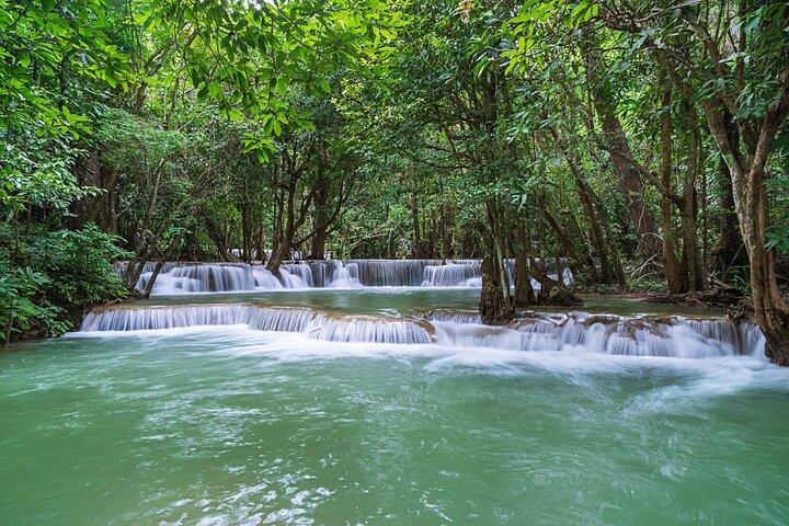 Beauté de la cascade d'Erawan Kanchanaburi - Visite guidée privée