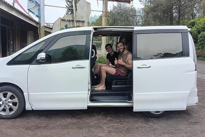 ジョグジャカルタレンタカー運転手付き