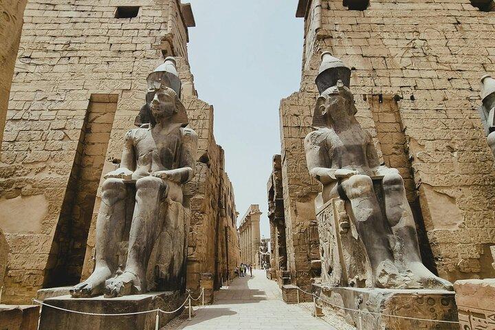 Pharaoh Flight Kairo Luxor Aswan Privat 3 dagars äventyr