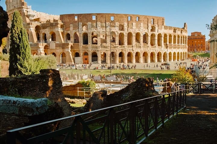 Small Group Colosseum, Roman Forum & Palatine Hill Tour