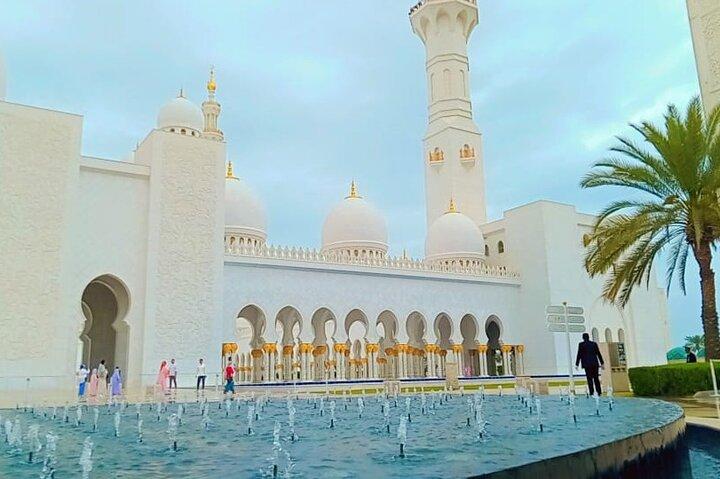 Tour della città di Abu Dhabi da Dubai