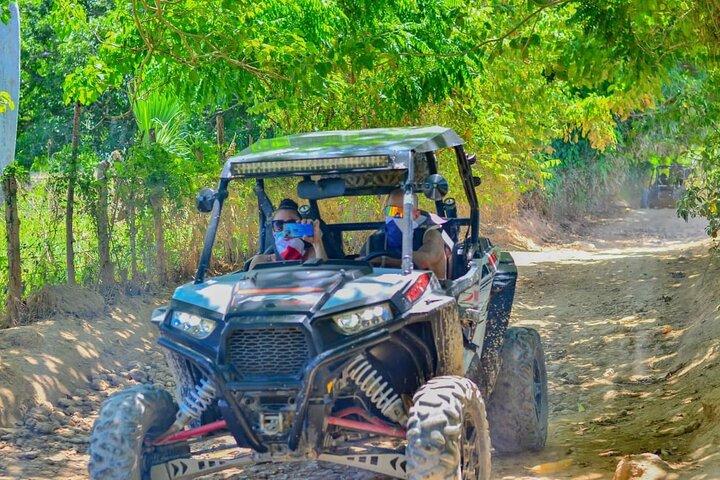 Esclusivo giro in carrozzina Polaris a Punta Cana con Beach y Cave Stop
