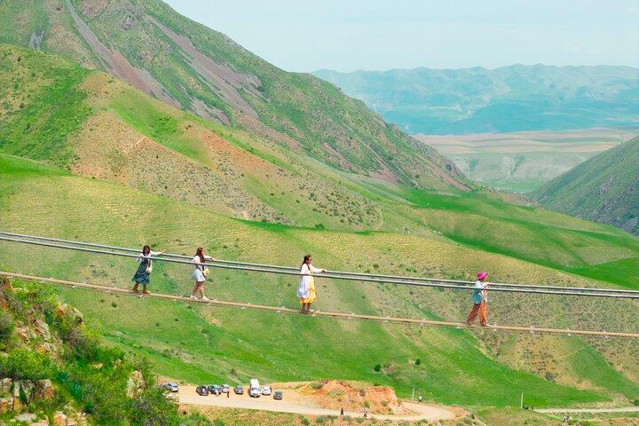 ビシュケクからチュンクルチャク渓谷とスパラツアー