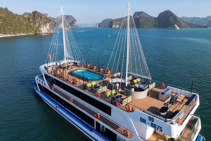 Top Halong Bay 5-stjernet dagskruese med limousine og buffet frokost