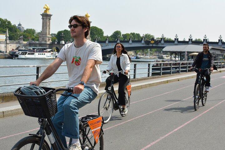Paris: City Highlights Bike Tour