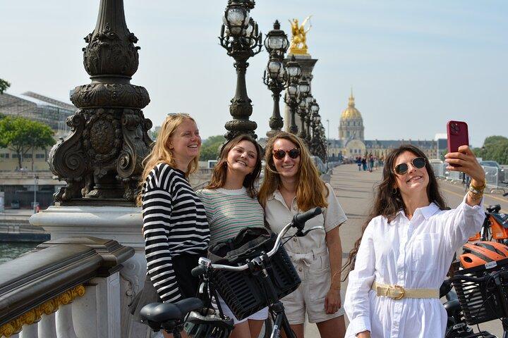 Paris: City Highlights Bike Tour