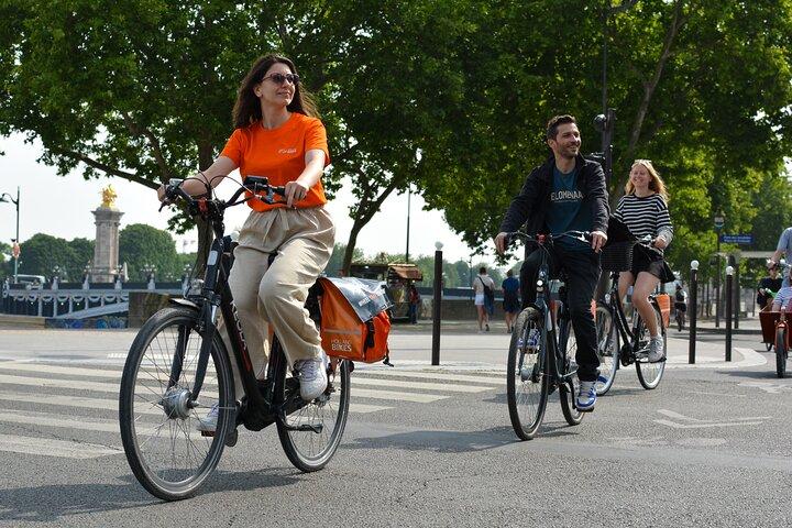 Paris: City Highlights Bike Tour