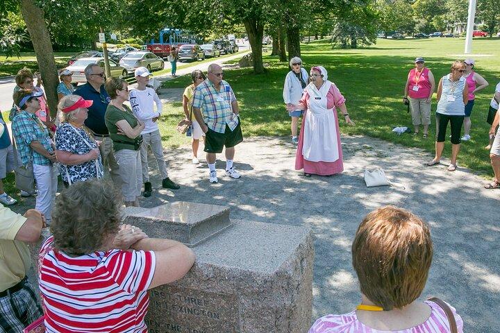 Tour a pie por Lexington, MA Battle Green 360