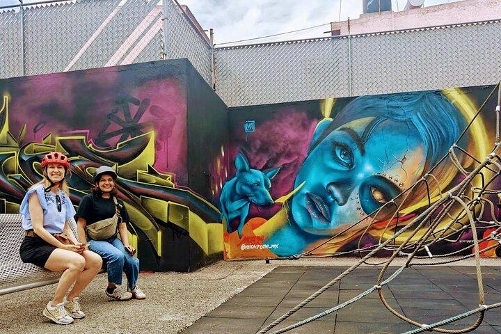 Graffiti & Urban Art Biketour w/ taco stop