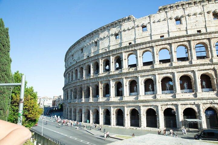 Tour al Coliseo Arena con Foro Romano y Palacio del César
