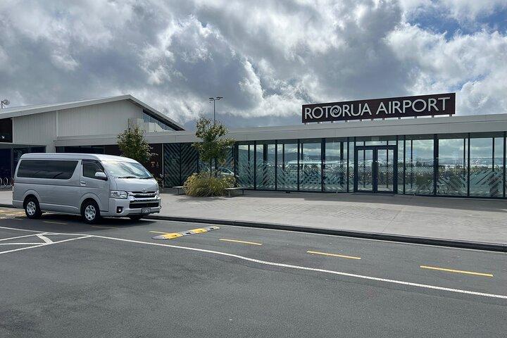Premium privater Transfer von Rotorua zum Auckland Flughafen oder zur Stadt