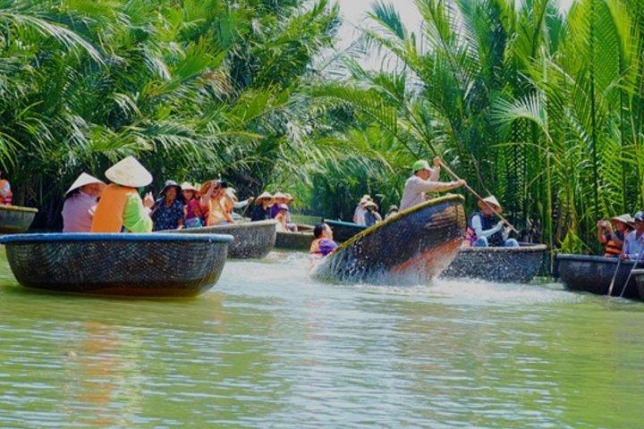 Hoi An Basket Boat & Lantern Boat with Flower Lantern Class