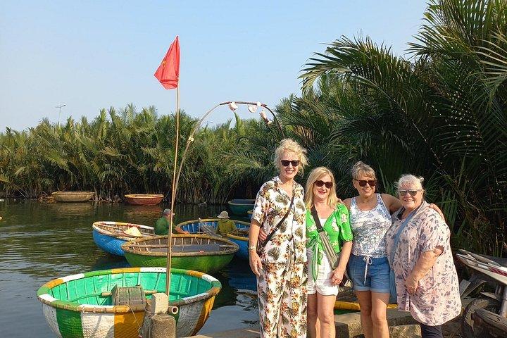 Hoi An Basket Boat & Lantern Boat with Flower Lantern Class