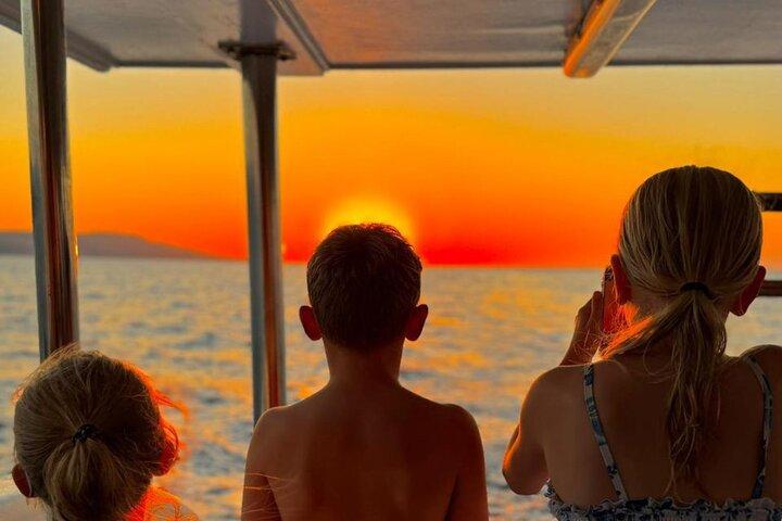 O famoso Blue Lagoon Sunset Cruise com transfer de Paphos