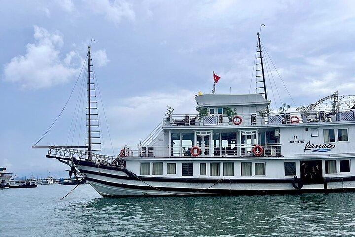 Bai Tu Long Bay 2 dagen 1 nacht met Renea Cruise