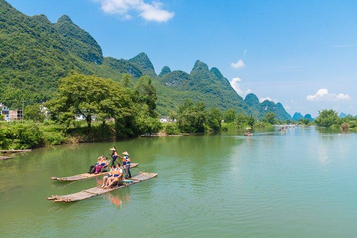 1 giorno Yangshuo Natura Esplora il rafting di bambù e l'avventura in grotta