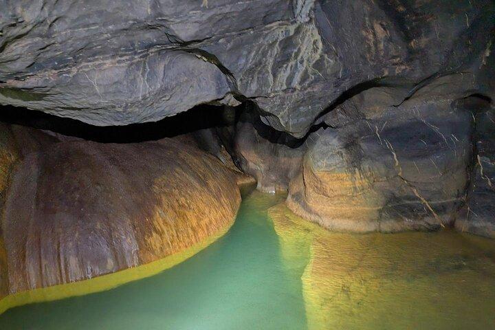 1 giorno Yangshuo Natura Esplora il rafting di bambù e l'avventura in grotta