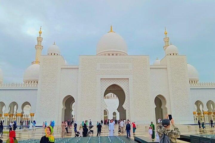 Excursão de dia inteiro à cidade de Abu Dhabi com guia
