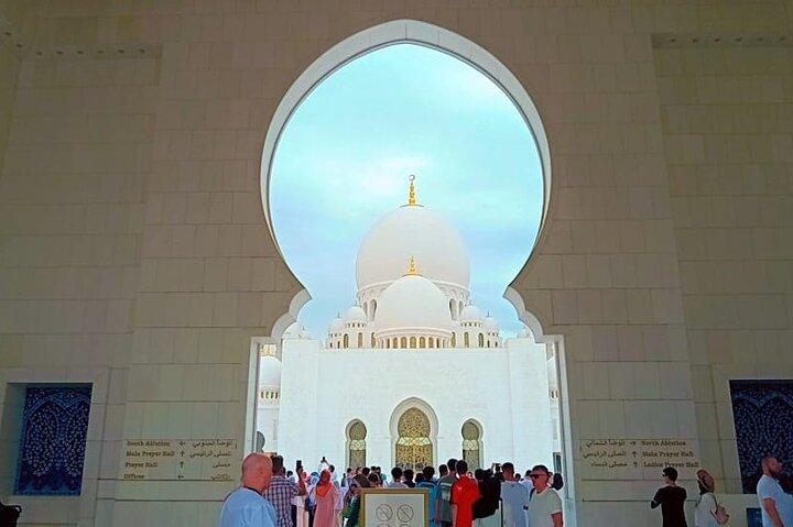 Excursion touristique d'une journée à Abu Dhabi avec guide