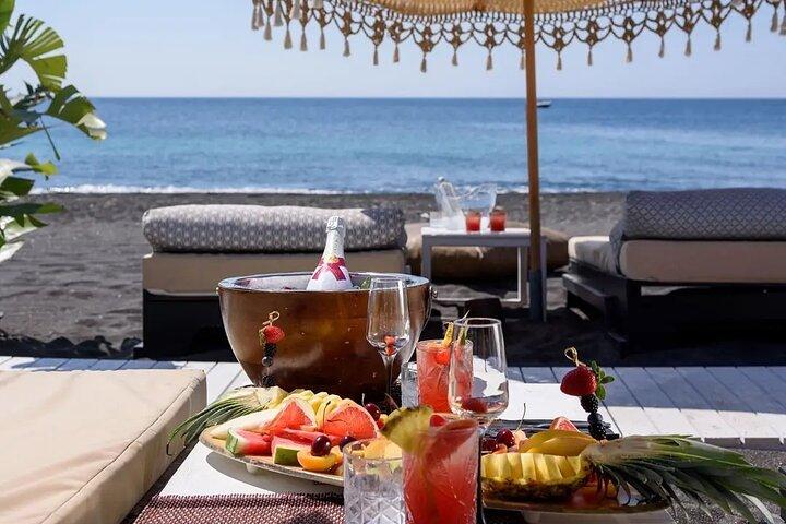 Santorini Cena privata a lume di candela sulla spiaggia di sabbia nera