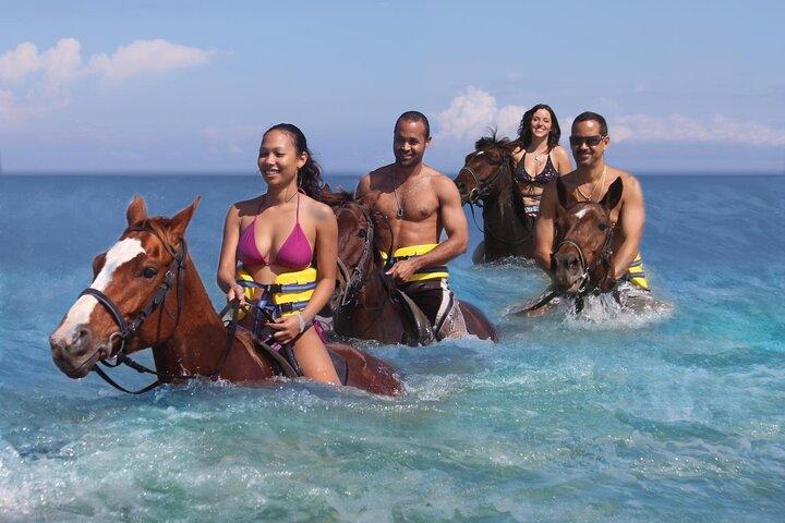Hoteller i nærheden af ATV, Horseback Riding, Bamboo Rafting & Blue Hole Tour