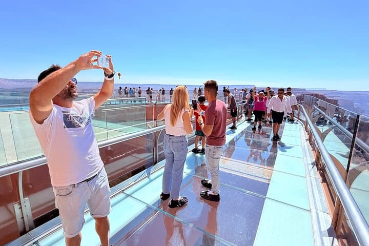 Grand Canyon Tour in Spanish with Skywalk and Hoover Dam included