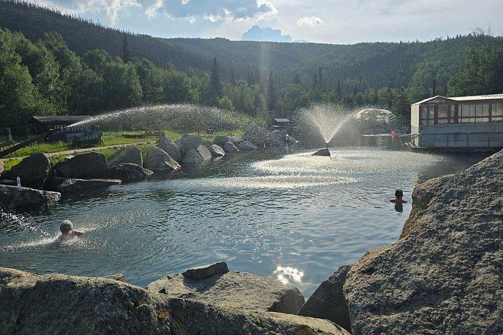 Midnight Sun Magic Chena Hot Springs Tour do Museu do Soak e do Gelo