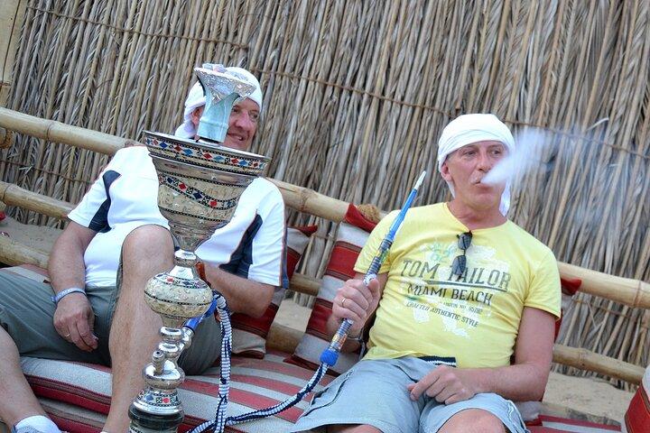 Abu Dhabi: Desert Safari med Dune Bashing, Sandboarding & BBQ