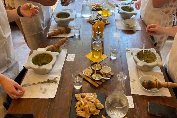 Cinque Terre: Pesto Class with Focaccia Tasting in Manarola