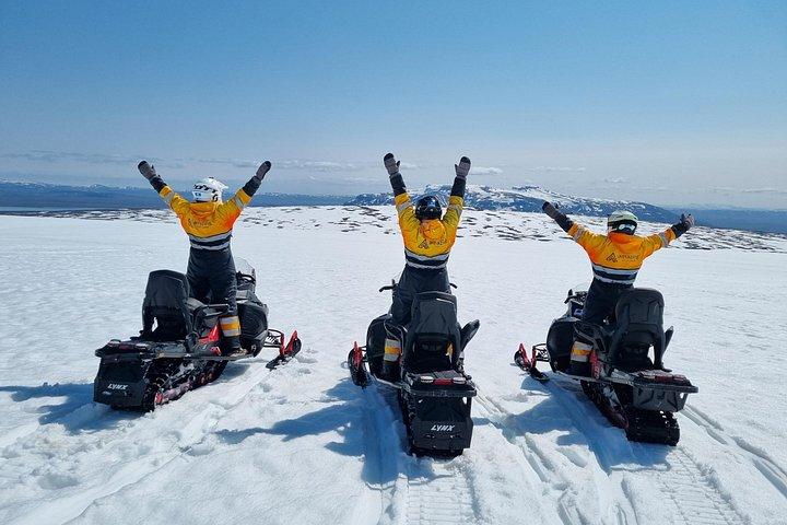Private Golden Circle & Snowmobil Adventure Island