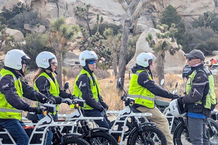 ジョシュアツリー国立公園内電動バイクガイドツアー