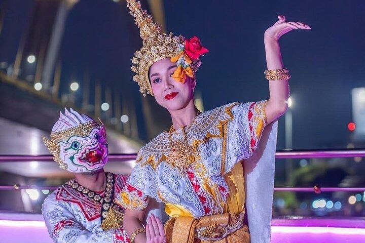 Die neueste Luxus 5 Sterne Bangkok Chaophraya Dinner Cruise