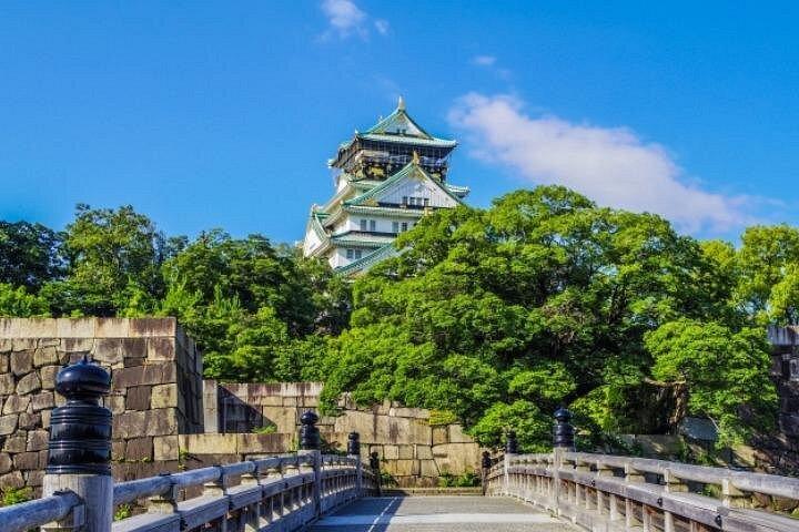 Osaka Highlights Retro Town and Castle Walk