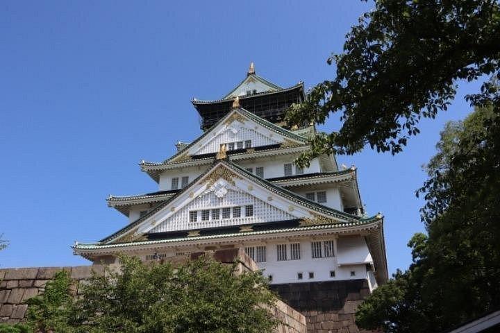 Osaka Highlights Retro Town and Castle Walk