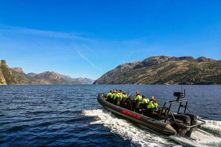Visite du fjord avec grotte cachée, Preikestolen, cascades et chèvres